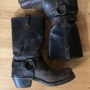 Frye Boots warn less than 5 times, break in these boots to fit your feet!